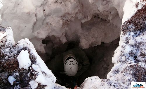 Albi v trhlině – netuším, co tam váže, už byl dávno zaštandovaný, batoh vytažený a bylo jasné, že se ven dostane