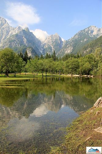 Horní jezero Laghi de Fusine, aneb nástupní místo k přechodu pod Mangartem