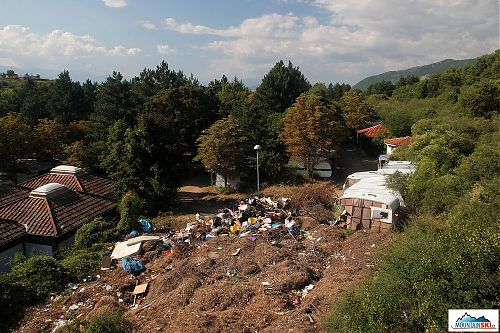 Je libo divokou, resp. řízenou, skládku pár metrů od břehu Ohridského jezera? Kemp u Muzea vody...