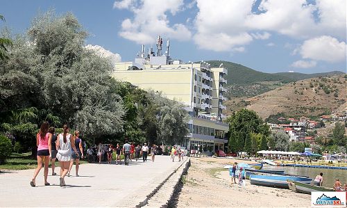 Pogradec - albánské vnitrozemské centrum letní turistiky