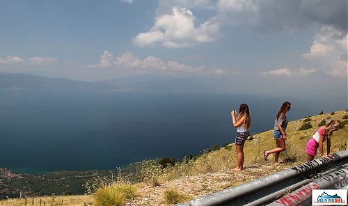 Pohled severním směrem na Ohridské jezero