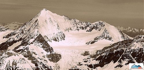 Majestátní Weisshorn kraluje svému okolí