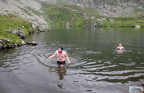 Koupání v plesech si každý užival trochu jinak