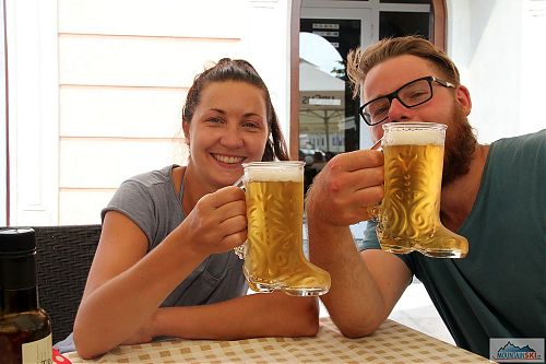 Chodili jsme pěšky, takže botičkové pivo se hodí