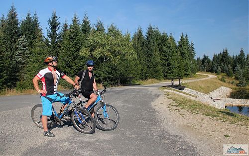 Vojta a Petr se rozdýchávají na první zastávce - Černá Smědá