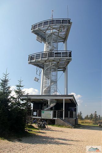 Stavba lehce futuristická - rozhledna na Smrku