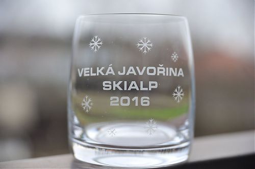 Památeční sklenička pro přednášející na Setkání skialpinistů 2016. Foto: Jiří Kočara