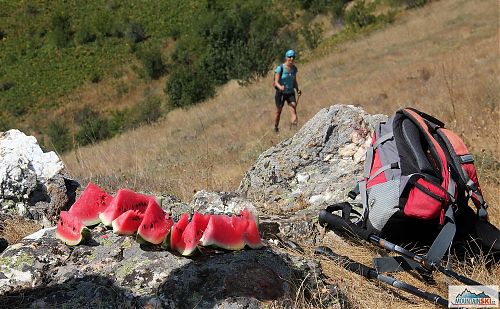 Kolega dotáhnul meloun do výšky přes 1700 metrů na Pelisteru - na každého se dostalo