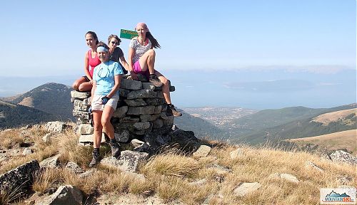 Při fakultativním posledním dnu v Makedonii jsme šli hřebenovku přes Partizanski vrv (2349 m) na nejvyšší vrchol Pelisteru, pánové nějak chyběli