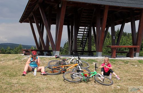 U rozhledny Maruška je čas na malou přestávku s občerstvením