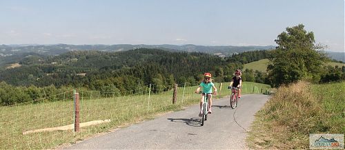 Hřebenovka od Janišovského vrchu po Baťkovou nabízí parádní výhledy