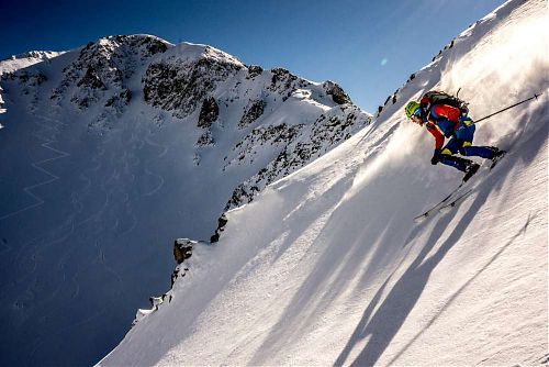 Karel při sjezdu na čaj, v pozadí naše linky z dopoledne