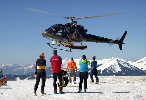 Odlet vrtulníku v Avoriaz