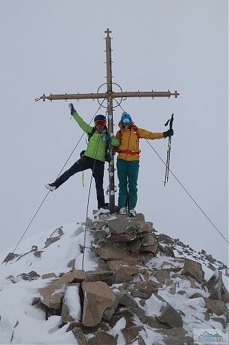Na vrcholu Bezbogu (2653 m) za špatné viditelnosti, sjezd byl ale parádní