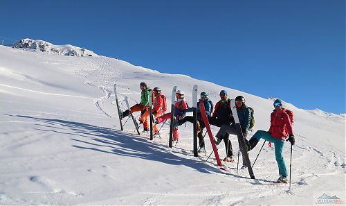 Naše neúplná skupinka při freeridu na Jakobshornu