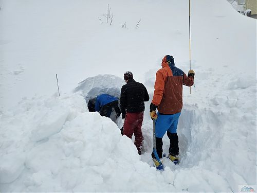 Dvouvchodový záhrab pro celou skupinu byl vykopán velmi rychle