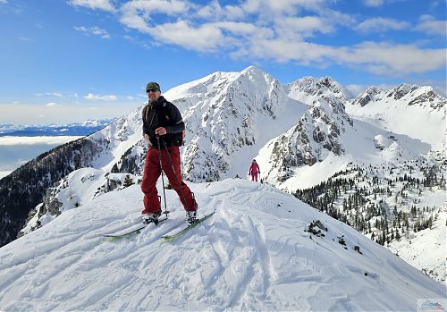 Ze splitboardem na vrcholu
