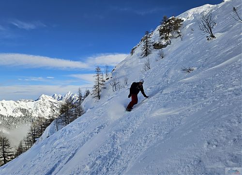 Dole kopcom na splitboardu