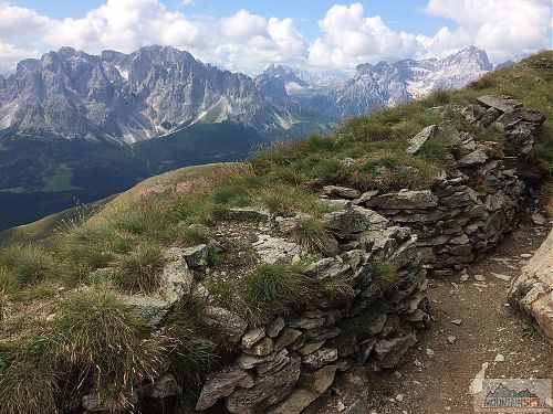 Výhledy druhého dne se zbytky opevnění z první světové války
