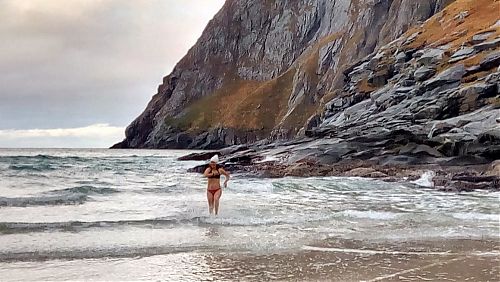 Samy na pláži Kvalvika