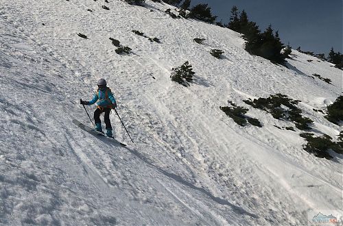 Pro metodický nácvik sjezdů jsme si vybrali i svahy přesahující svým sklonem status cvičné loučky