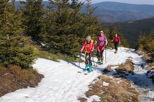 Skimokid na jesenickém hřebenu v doprovodu #pinkskigang