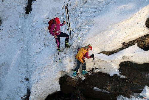 Jak nejlépe zabavit děti ve věku 9 a 11 let? Vzít je do potoka...