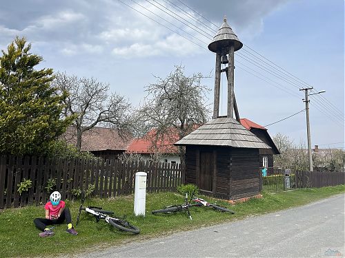 Odpočinek u zvonice na Lazech