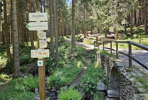 Na rozcestí Pod Jelenkou